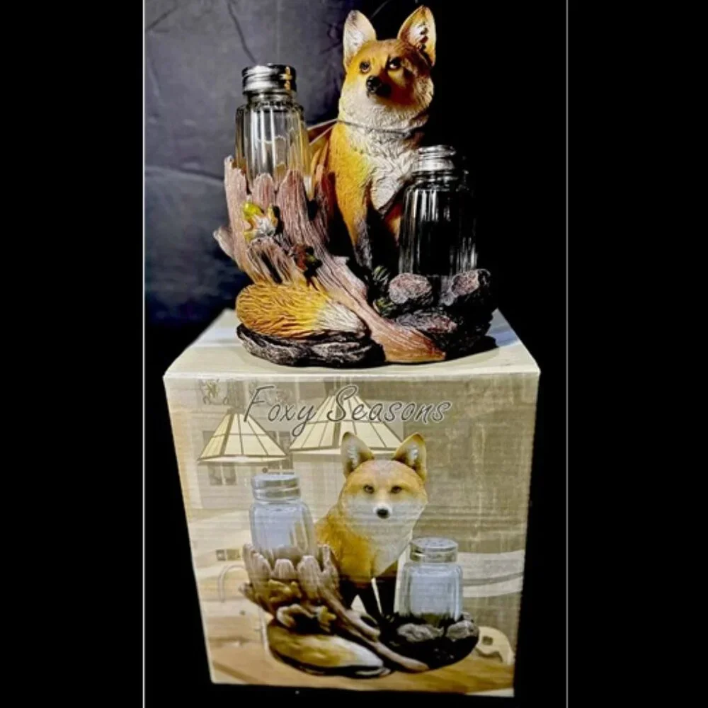 Red Fox Hiding behind a Tree Stump Salt and Pepper Set 6 3/4